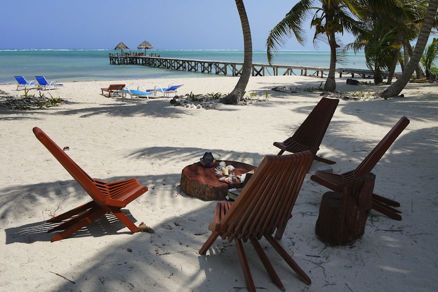 Playa Sonrisa dock and beach chairs